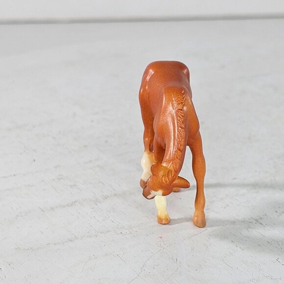 Breyer Stablemate Scratching Foal Baby Horse Chestnut Fun Foals #5655 - Picture 2 of 8
